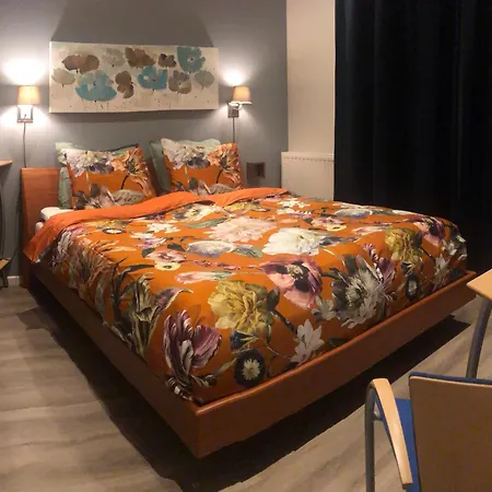 Sea Bed and Breakfast 4*